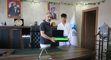 Eyyübiye Belediyesi başarılı sporcuyu ödüllendirdi