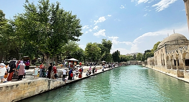 Şanlıurfa'da bunaltıcı sıcaklar etkisini sürdürüyor
