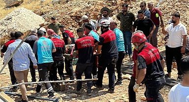 Şanlıurfa'da iki inşaat işçisi enkaz altında kaldı