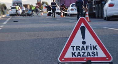 Şanlıurfa'da kamyon ile otomobil çarpıştı: Yaralılar var