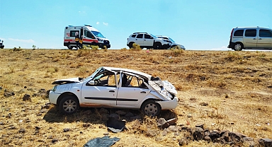 Siverek'te kontrolden çıkan otomobil şarampole devrildi: 4 yaralı