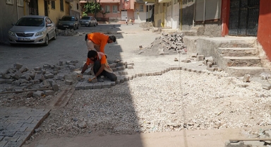 Haliliye'de kazılardan tahrip olan yollar onarılıyor