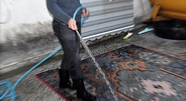 Şanlıurfa'da feci olay: Halı yıkarken elektrik akımına kapıldı