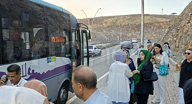 Şanlıurfa'da toplu taşıma aracı yolda kaldı: Yolcular panik yaptı