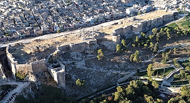 Depremde hasar gören Şanlıurfa Kalesinde restorasyon başladı