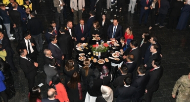 Şanlıurfa'da Cumhuriyet Bayramı kabul törenine yoğun ilgi