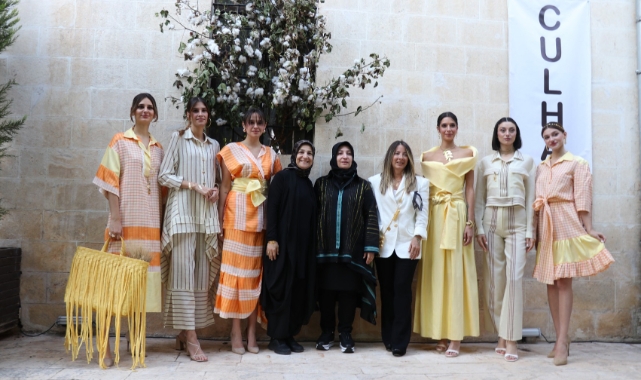 Şanlıurfa&#039;nın coğrafi işaretli &#039;culha&#039; kumaşından yapılan elbiseler tanıtıldı