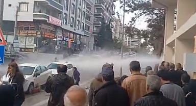 Halfeti Belediyesi önünde bekleyenlere toma ve biber gazlı müdahale