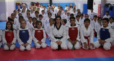 Şanlıurfa'da kadın tekvando antrenöründen öğrencilere gönüllü eğitim