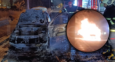Şanlıurfa'da yanan otomobil kullanılamaz hale geldi