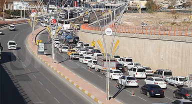 Şanlıurfa'da üç ay önce açılan köprülü kavşak tadilat gerekçesiyle kapatıldı