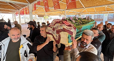 Cesedi bagajda bulunan kadın Şanlıurfa'da toprağa verildi