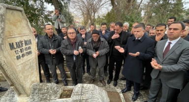 'Kudüs şairi' Mehmet Akif İnan, Şanlıurfa'daki mezarı başında anıldı