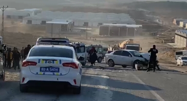 Şanlıurfa'da iki otomobil çarpıştı: 2 yaralı