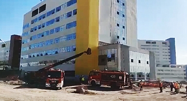 Şanlıurfa'da şehir hastanesi inşaatında yangın çıktı