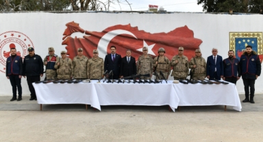 Şanlıurfa'da silah kaçakçılığı operasyonunda 22 zanlı yakalandı