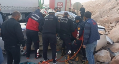 Şanlıurfa'da tır ile otomobil çarpıştı: 1 yaralı