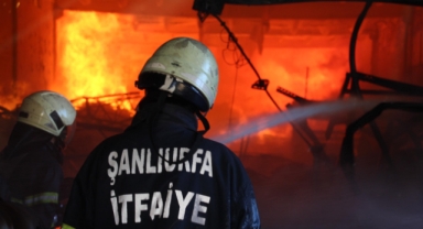 Şanlıurfa'daki fabrika yangınına müdahale sürüyor