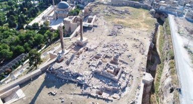 Depremde hasar gören Urfa Kalesi'nde restorasyona başlandı