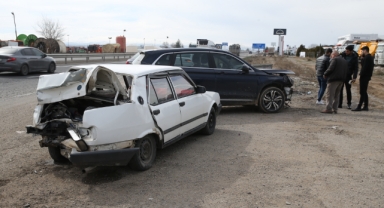 Diyarbakır-Şanlıurfa karayolunda kaza: 4 kişi yaralandı