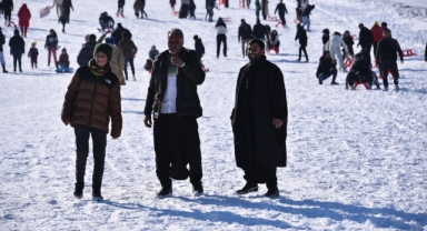 Karacadağ Kayak Merkezi'nde pistler doldu