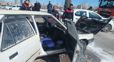 Şanlıurfa'da otomobil alev aldı
