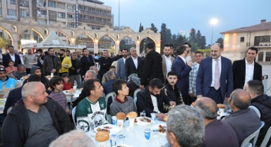 Başkan Gülpınar, iftar çadırında vatandaşlarla birlikte orucunu açtı