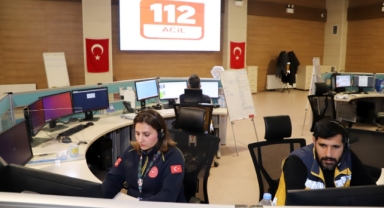 Boğulma tehlikesi geçiren bebek 112 Acil Çağrı Merkezi yönlendirilmesiyle kurtarıldı
