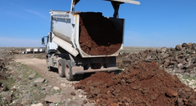 Büyükşehir Belediyesi, Viranşehir'in kırsal yollarını iyileştiriyor