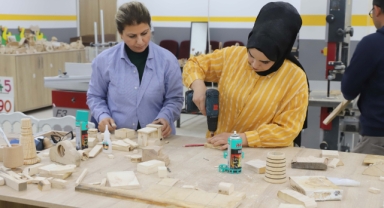 Karaköprü'de vatandaşlar zamanını el sanatı öğrenerek değerlendiriyor