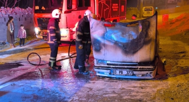 Şanlıurfa'da araç alevlere teslim oldu
