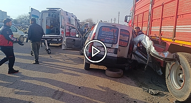 Şanlıurfa'da bir araç park halindeki kamyona çarptı: Yaralılar var