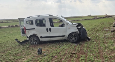 Şanlıurfa'da hafif ticari araç devrildi: 1 ölü 2 yaralı