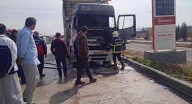 Şanlıurfa'da korkutan araç yangını