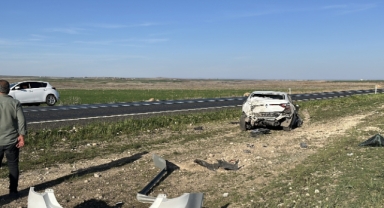 Şanlıurfa'da şarampole devrilen otomobildeki 2 kişi yaralandı