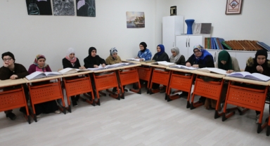 Şanlıurfalı görme engelli kadınlar, mukabele geleneğini Braille alfabesiyle sürdürüyor