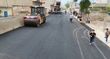 Büyükşehir'den Suruç'ta asfalt serim çalışması