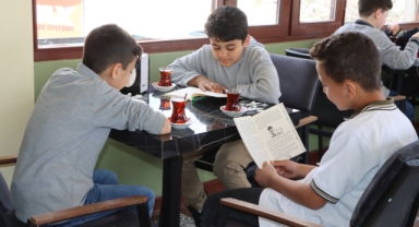 Büyükşehir, minikleri Kitap Kafe'de ağırladı