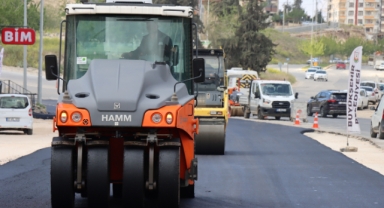 Büyükşehirden merkezde asfalt serim işlemi