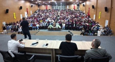 Karaköprü Belediyesi öğrencilere sınav taktikleri semineri düzenledi