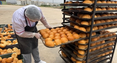 Şanlıurfa'da öğrenciler okullara günlük 16 bin ekmek üretiyor