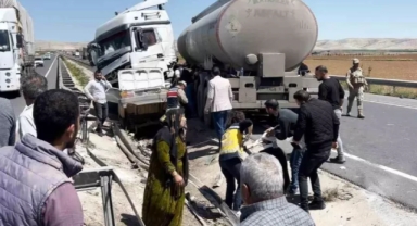 Şanlıurfa'da tırla otomobil çarpıştı: Yaralılar var