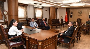 Vali Şıldak, koltuğunu 4. sınıf öğrencisine devretti