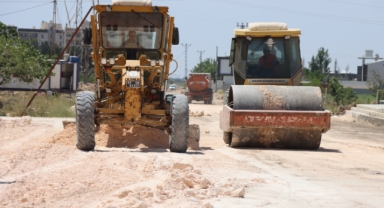 Büyükşehir belediyesi, Viranşehir'de yeni yollar yapıyor 