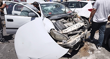 Karaköprü'de 4 araç birbirine girdi
