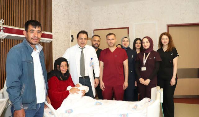 Şanlıurfa'da 15 yıl sonra çocuk sahibi olan aile bebeğine doktorunun adını verdi