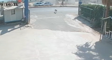 Şanlıurfa'da 4 kişinin yaralandığı kaza anı güvenlik kamerasında