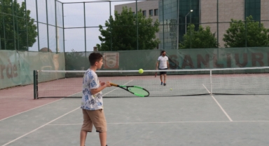 Şanlıurfa'da gençlik haftası tenis turnuvası başladı 