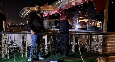 Şanlıurfa'da halatı kopan duba restoran nehirde sürüklendi