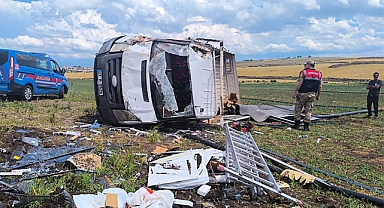 Şanlıurfa'da kamyonet devrildi: 3 yaralı
